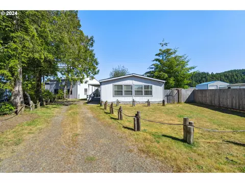 920 Nye Ct, Lakeside, OR 97449