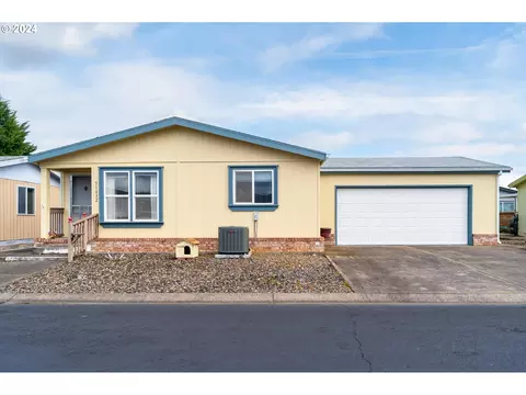 51432 SE Springlake Loop #144, Scappoose, OR 97056