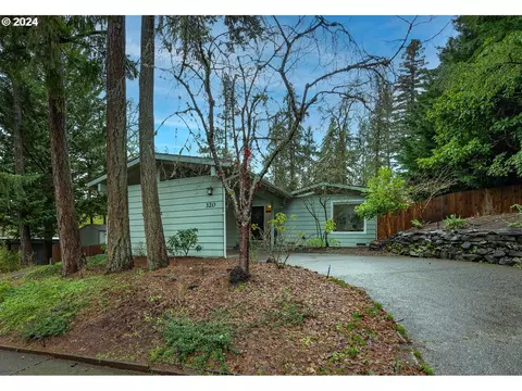 320 W 38th Ave, Eugene, OR 97405