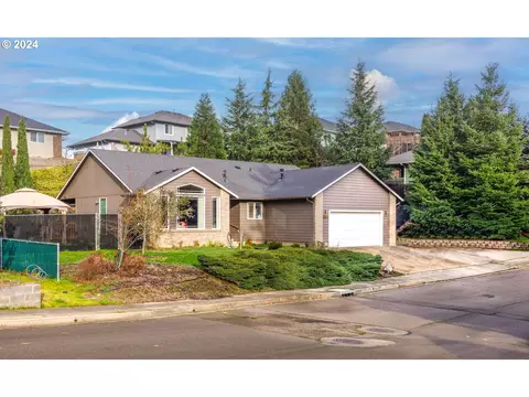 2390 NW Glenmar Dr, Roseburg, OR 97471