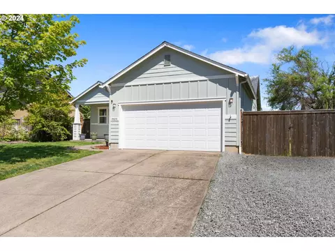 25211 Rhapsody Ave, Veneta, OR 97487