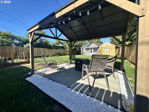 642 W Ballf St, Roseburg, OR 97471