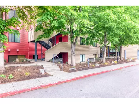 810 NW Naito Pkwy #F11, Portland, OR 97209