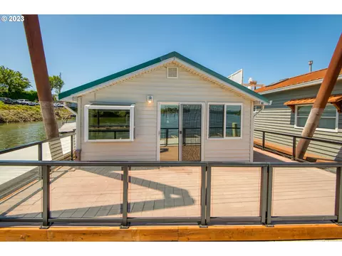 19609 NE Marine Dr #A1, Portland, OR 97230