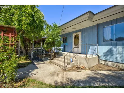 1626 NW Beacon St, Roseburg, OR 97470