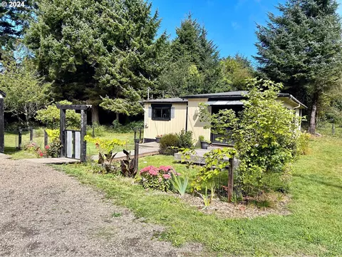 2439 NE Hayes Ct, Yachats, OR 97498