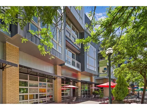 12600 SW Crescent St #215, Beaverton, OR 97005