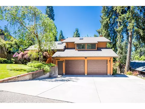 594 S 72nd St, Springfield, OR 97478