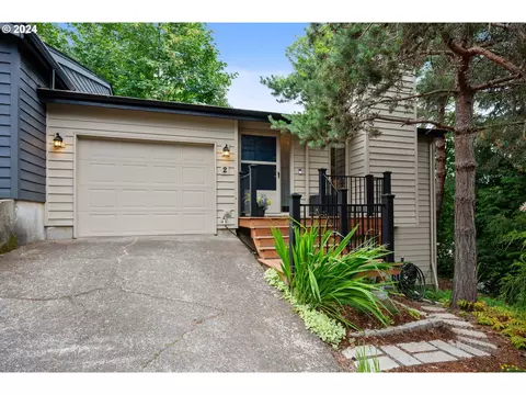 2 Mountain Cir, Lake Oswego, OR 97035