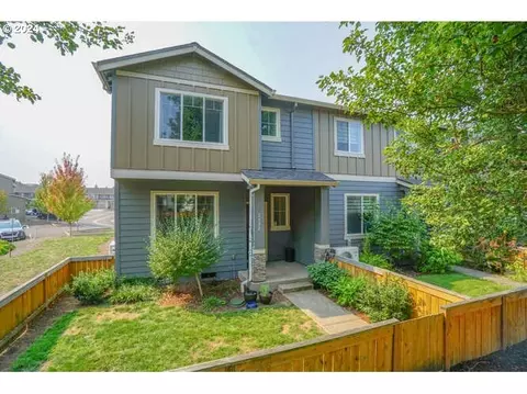 2122 NE Four Seasons Ln, Vancouver, WA 98684