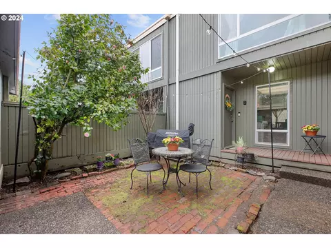 1644 NW Midlake Ln, Beaverton, OR 97006