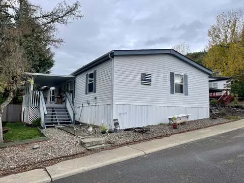 297 Olivia Ln, Roseburg, OR 97470
