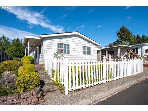 17401 SE 39th St #197, Vancouver, WA 98683