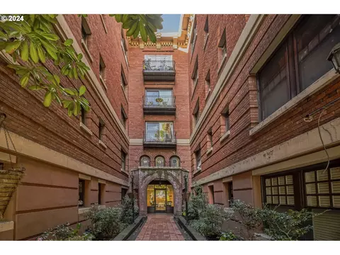 1829 NW Lovejoy St #303, Portland, OR 97209