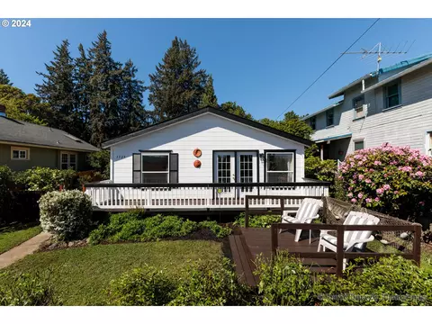 1525 4th St, Columbia City, OR 97018