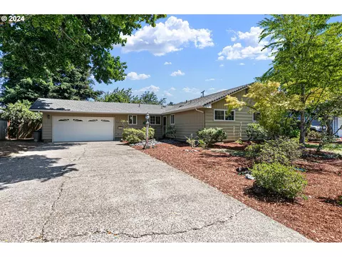 2697 Villa Way, Springfield, OR 97477