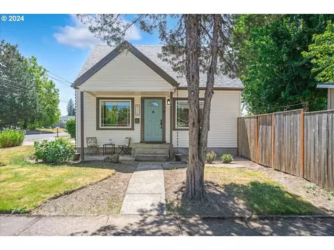212 E North St, Newberg, OR 97132