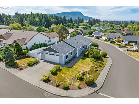 2065 Cooper Dr, Seaside, OR 97138