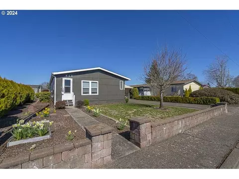 868 SE Hankel St #325, Dallas, OR 97338