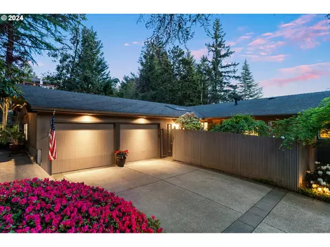2550 SW Scenic Dr, Portland, OR 97225