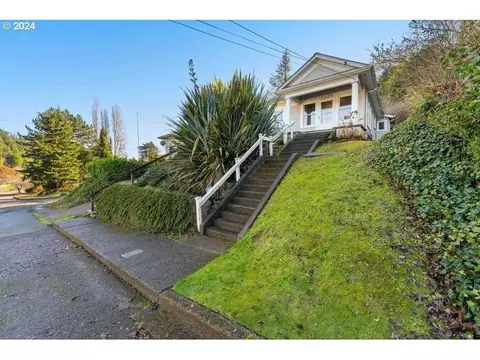 1229 Park Ave, Coos Bay, OR 97420