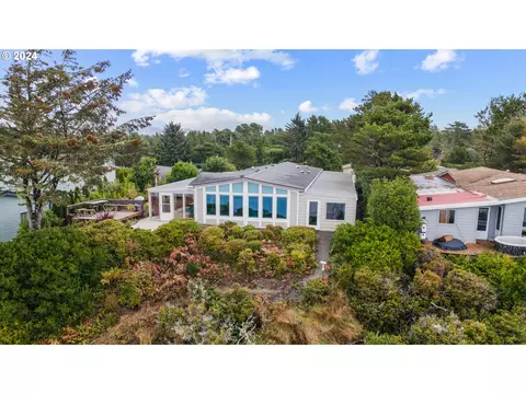1601 Rhododendron Dr #557, Florence, OR 97439