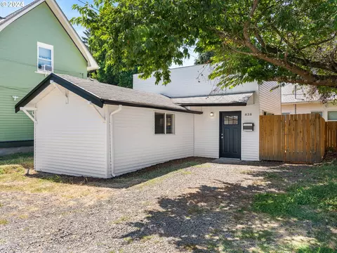 838 SE Tacoma St, Portland, OR 97202