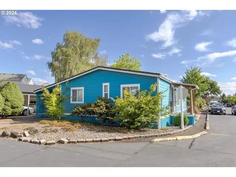 301 E Columbia Dr #40, Newberg, OR 97132