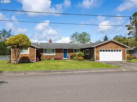 185 NW 1st St, Warrenton, OR 97146