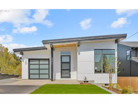 251 SW California St, Portland, OR 97219
