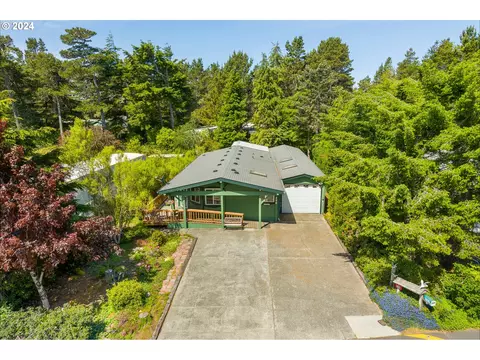 1600 Rhododendron Dr #SP 286, Florence, OR 97439