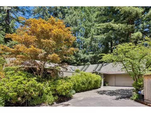 1049 Northshore Pl, Lake Oswego, OR 97034