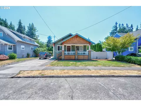 417 Silver St, Silverton, OR 97381