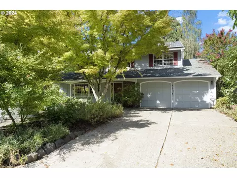 8205 SW Carmel Ct, Portland, OR 97223