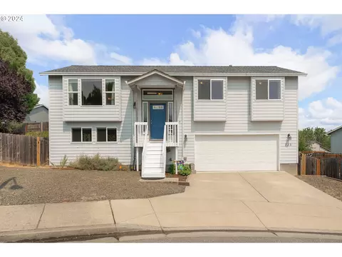 235 SE Lebleu Ln, Winston, OR 97496