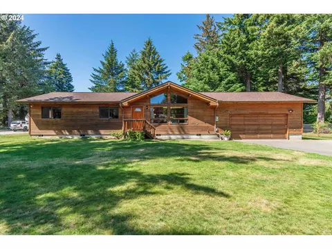 1167 6th St, Bandon, OR 97411