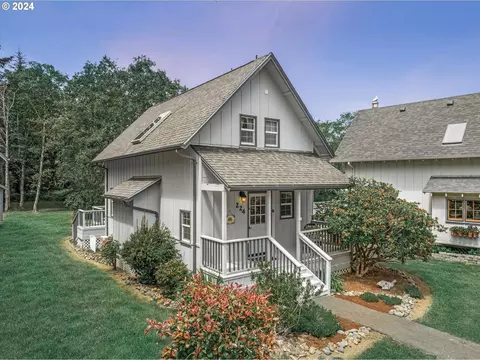 224 Combs Cir, Yachats, OR 97498