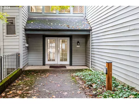 8847 SW Brightfield Cir, Portland, OR 97223