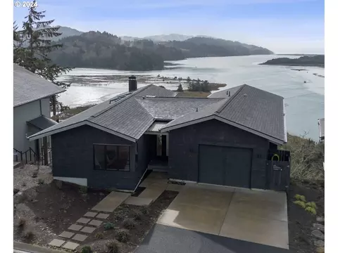 7330 Kingfisher Loop, Pacific City, OR 97135