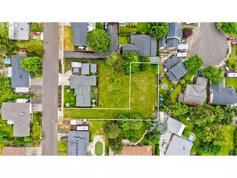 516 E Melody Ln, Newberg, OR 97132