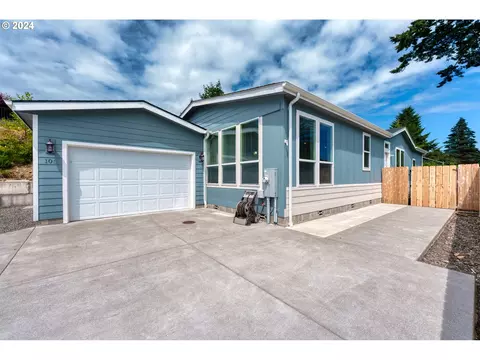 105 Alderwood Ln, Brookings, OR 97415