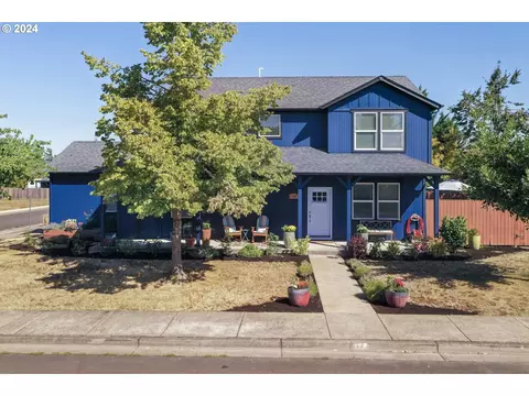 124 Niblock Ln, Creswell, OR 97426