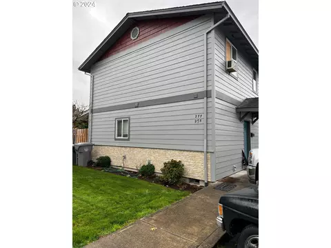 275 S Knott St, Canby, OR 97013