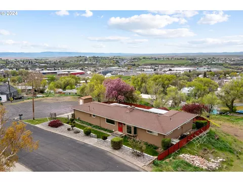 1226 NW Furnish Pl, Pendleton, OR 97801