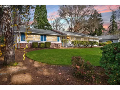8889 SW Becker Dr, Portland, OR 97223