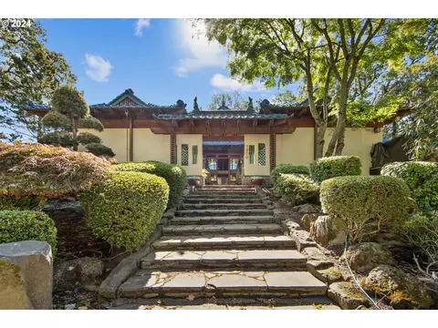 1900 Twin Points Rd, Lake Oswego, OR 97034