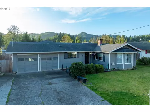 2879 Country Club Dr, Reedsport, OR 97467