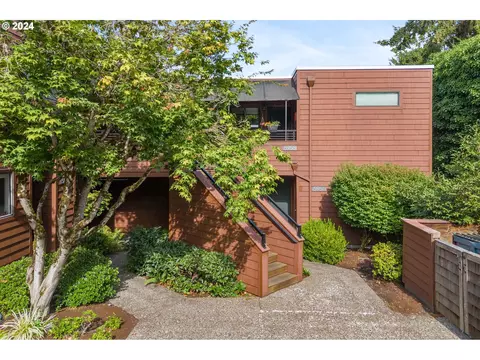 5952 S Riveridge Ln, Portland, OR 97239