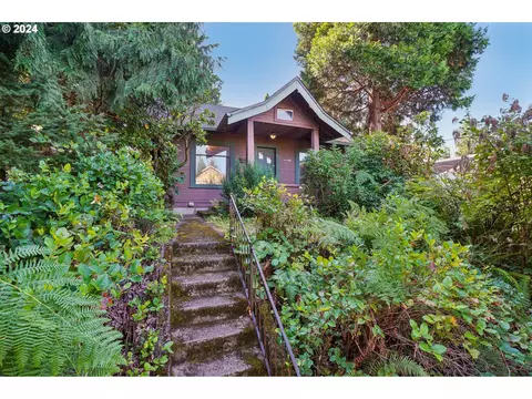 4048 SE Long St, Portland, OR 97202