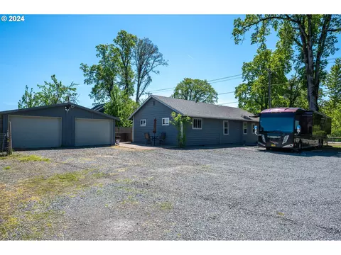 1109 W Main St, Molalla, OR 97038